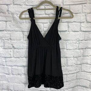Daisy Fuentes drape front cross tank w/raised velvet border black sz small